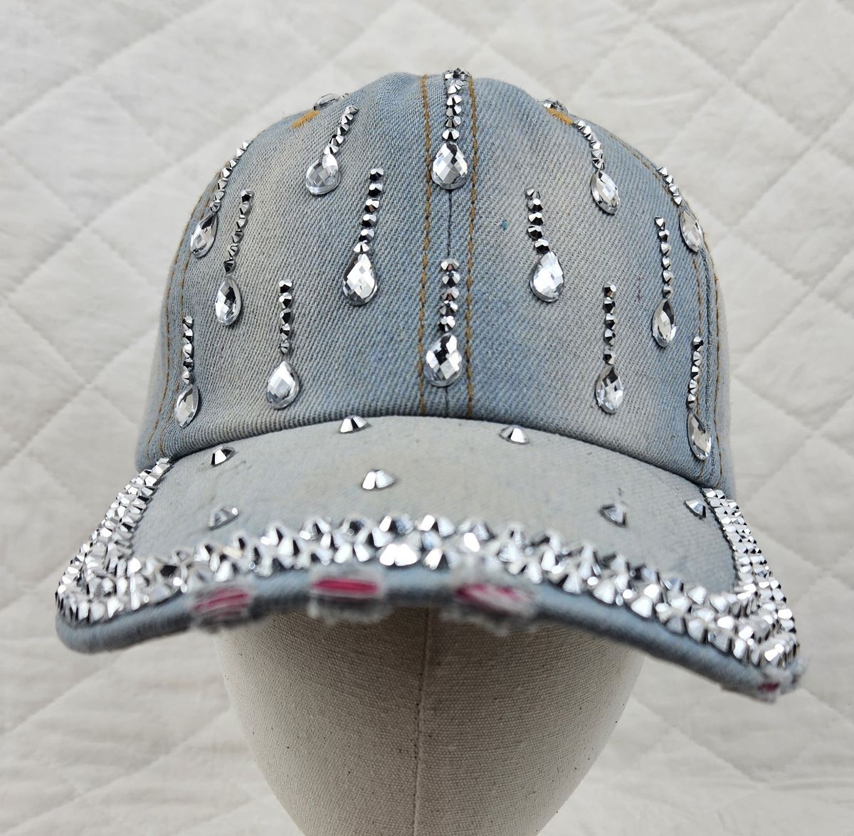 WOMAN'S BASEBALL STYLE HAT WITH TEARDROP RHINESTONES